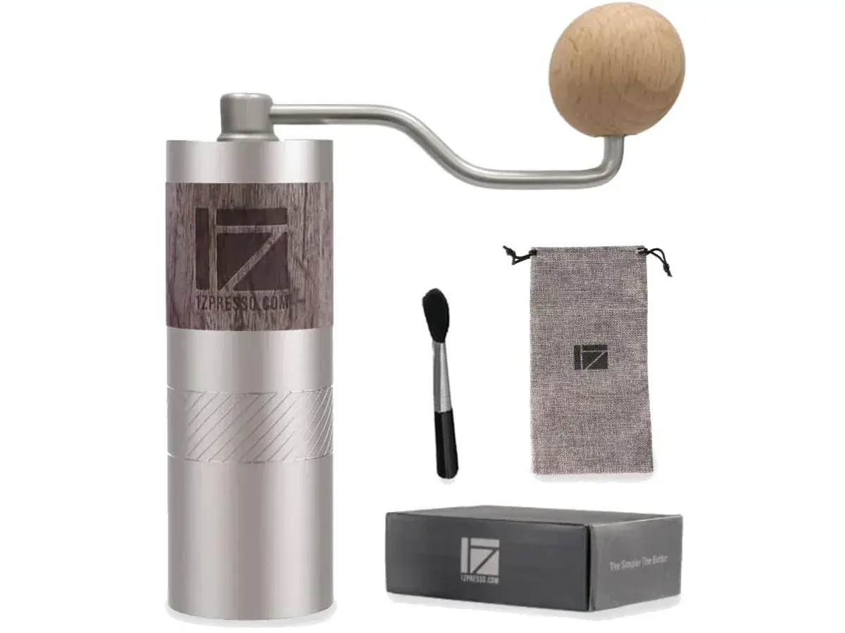 Silver 1Zpresso Q2 S hand grinder with its case and brush